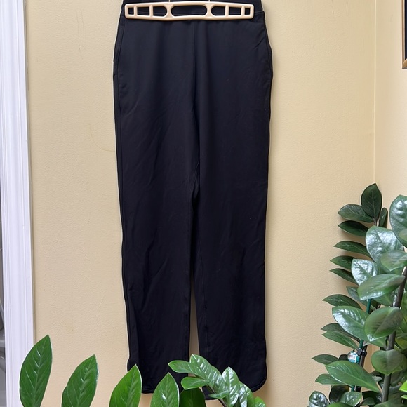 Lululemon pants, straight leg, high rise, black size 4 - Picture 1 of 16